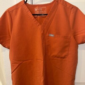 Figs Women’s Short Sleeve Top and High Waisted Bottoms in Rust